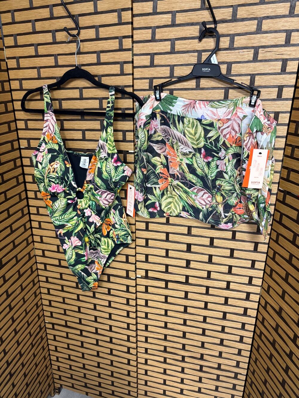 Sofia By Sofia Vergara One Piece Swimsuit XL And OSFA Coverup/sarrong